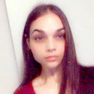 Meet your Posher, Simone